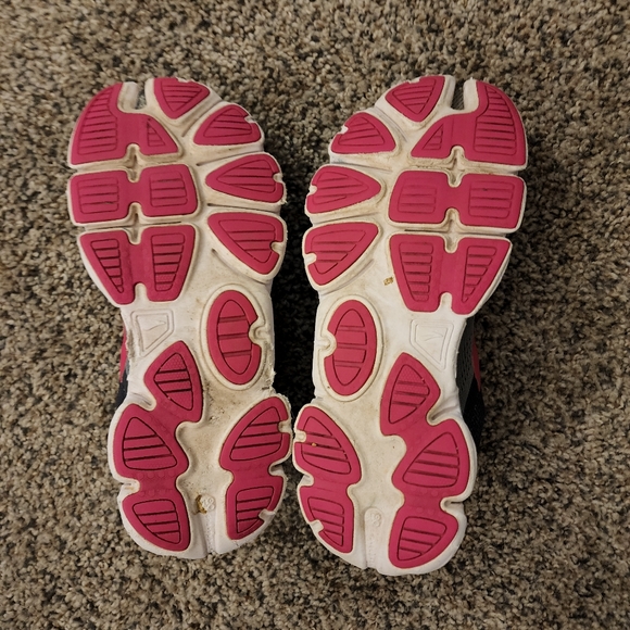 Brooks Anthem- Size 10 - Picture 7 of 10